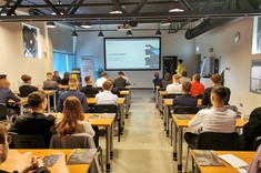 Hybrydowe warsztaty szkoleniowe dla studentów,
