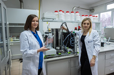 Od lewej: dr inż. S. Ziembowicz, prof. PRz M. Kida,