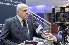 Przewodniczący Komisji Spraw Zagranicznych P. Kowal,